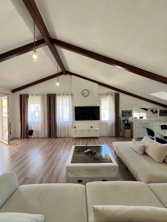 Apartament 3+1 me qira ne Teg!
