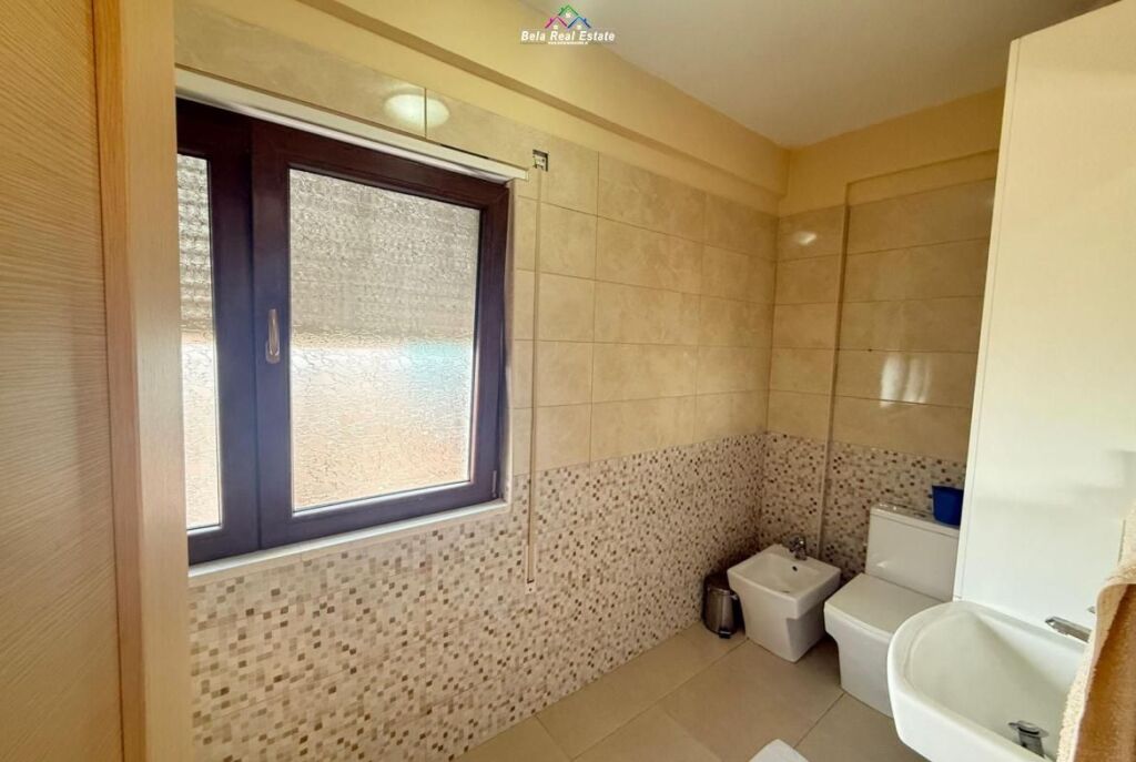 Apartament Per Shitje 3+1+ 2 Poste Parkimi tek Kopshti Botanik ( ID B130113) Tirane