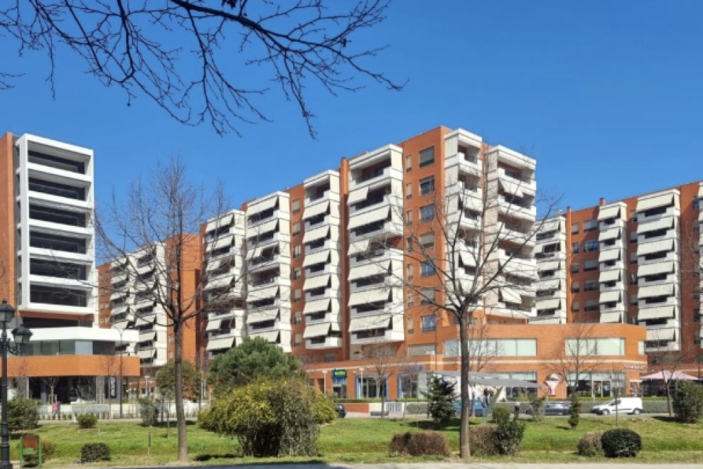 🏢 AMBIENT KOMERCIAL PREMIUM ME QIRA – KOMPLEKSI DELIJORGJI