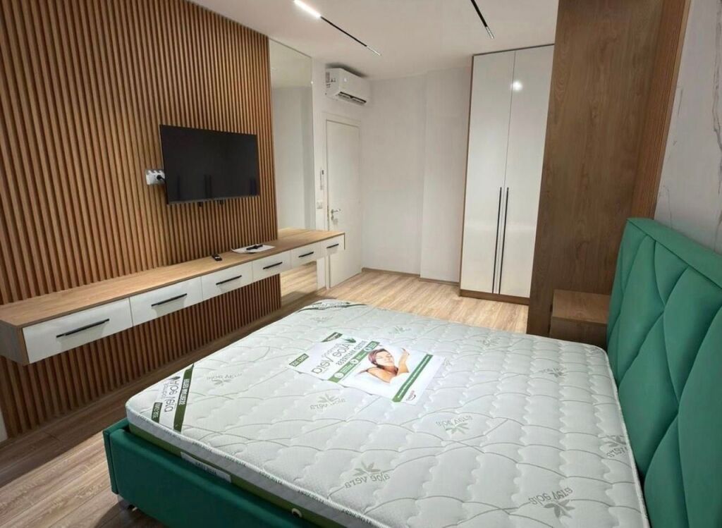 2+1+2 me qera te Komuna Parisit