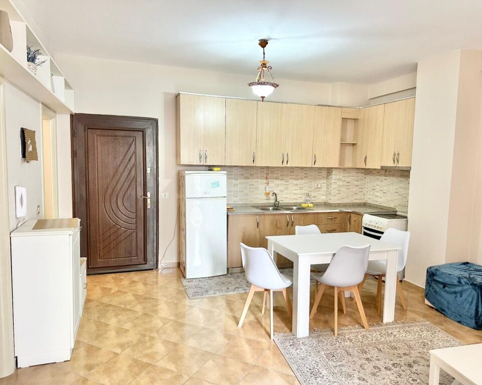 Jepet Me Qera Apartament 2+1+1 Ballkon