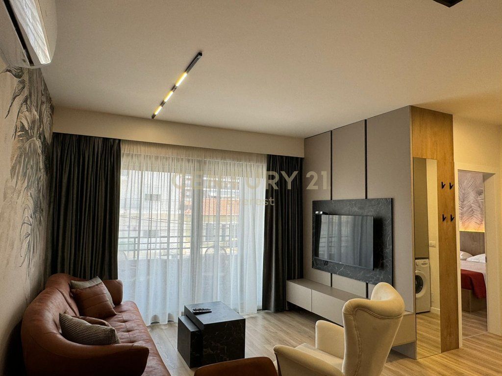 Apartament luksoz 1+1 me qira prane Gjimnazit Partizani