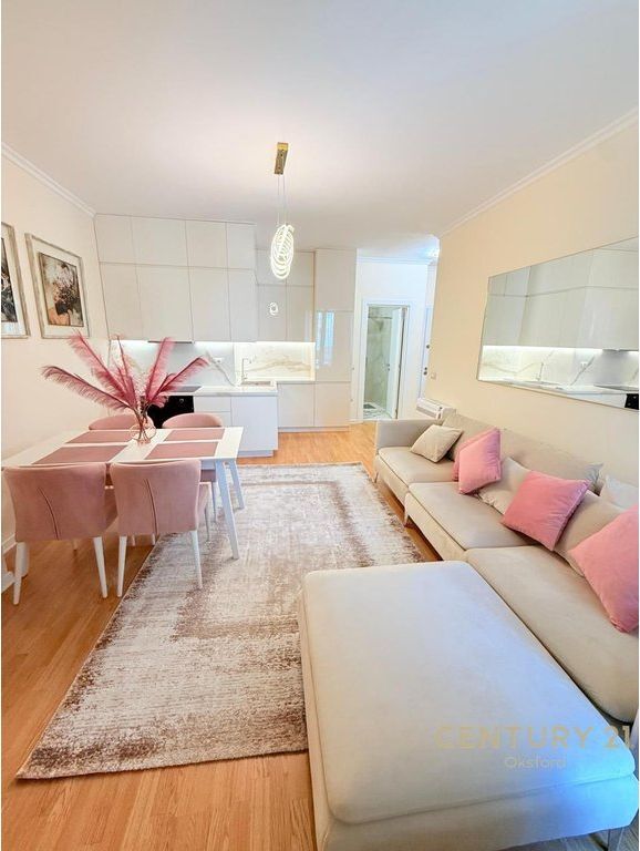 APARTAMENT 2+1 ME QIRA, TEK RRUGA E KOSOVARËVE!