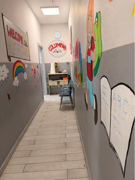 Jepet me qira Apartament 3+1 ne zonen me te kerkuar te tiranes. Ish Blloku , prane sheshit Willson