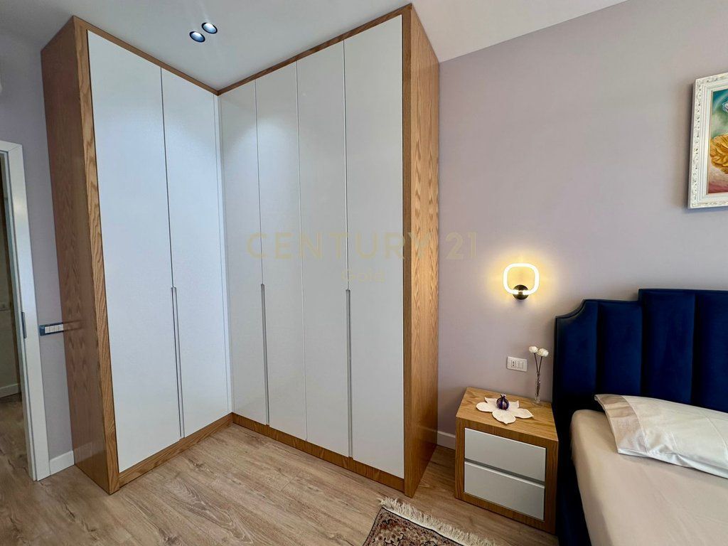 Jepet me qira apartament 1+1 luksoz në Kompleksin Magnet.