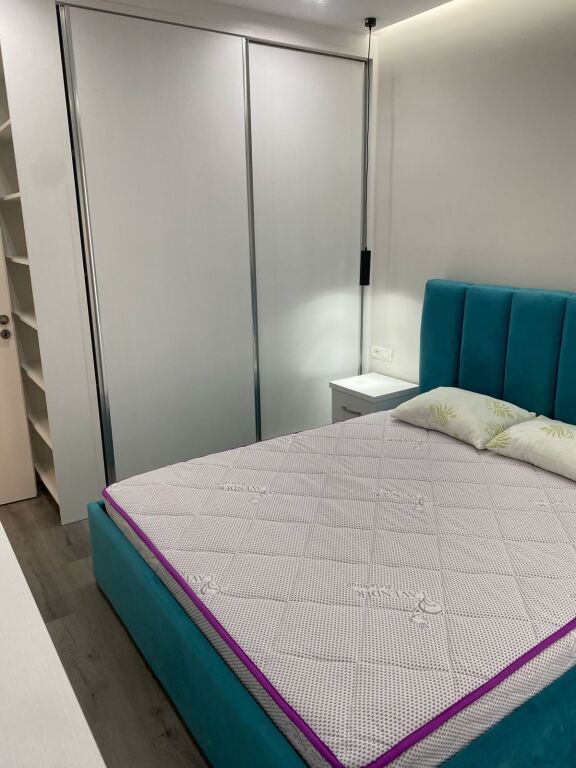 Jepet me qera apartament 1+1 tek Komuna E Parisit/500 euro