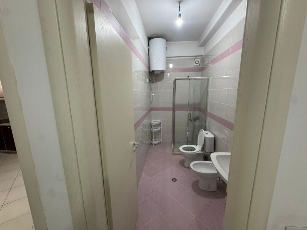 1+1 me qera te Liqeni Thate