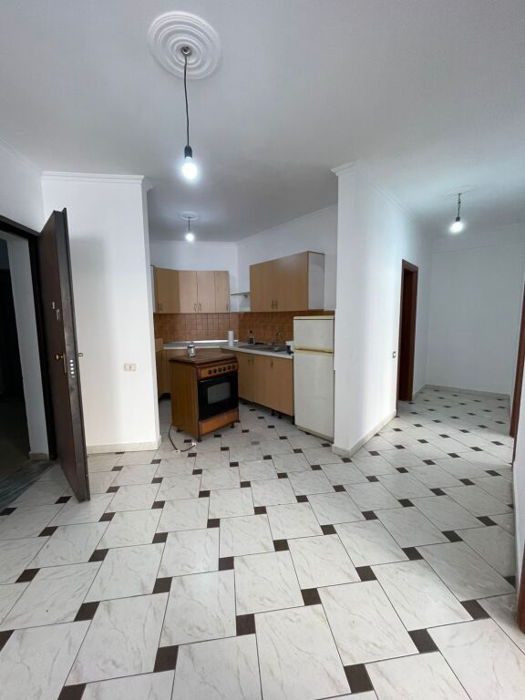 Shitet Apartament 2+1 – Astir (pranë Bar Bohem)