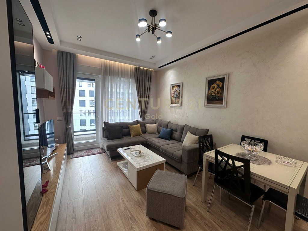 APARTAMENT LUKSOZ PER QIRA NE KOMPLEKSIN MAGNET! 700 € /Muaj