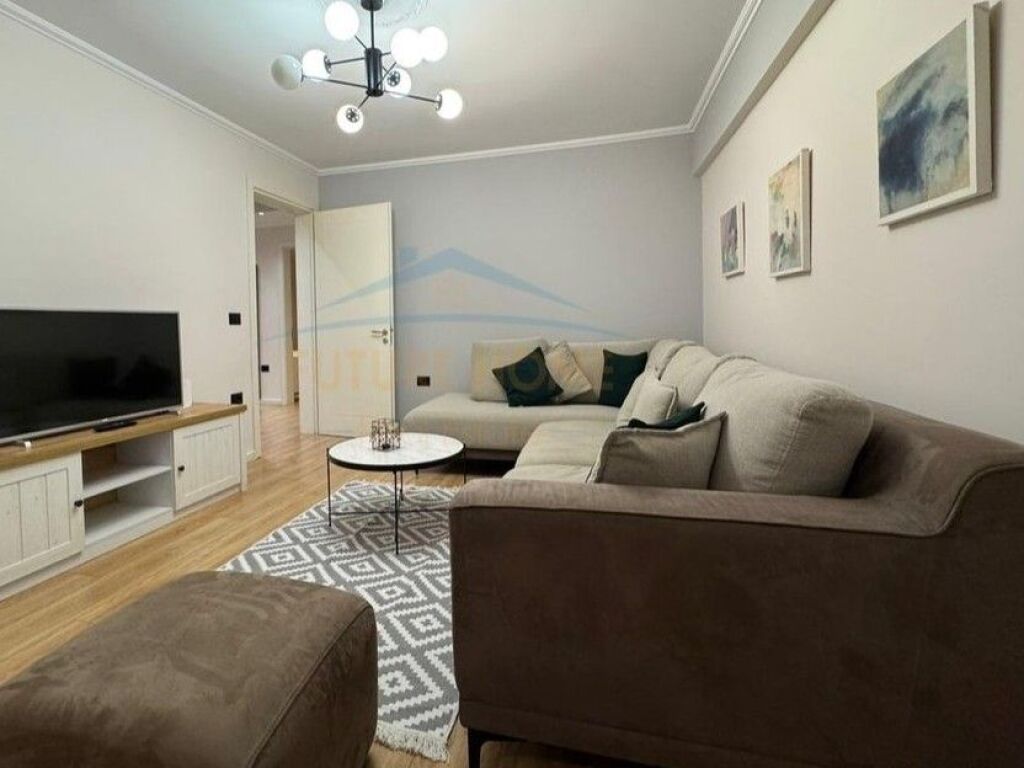 Shitet, Apartament 2+1, Rruga Mine Peza, Tiranë.