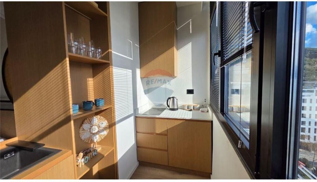 Shitet Garsoniere + Apartament 1+1 në Lungomare