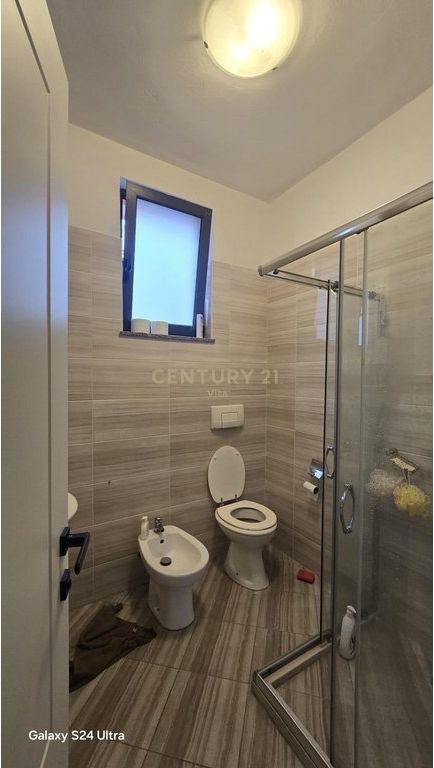 SHITET VILE NE QENDER TE DURRESIT !!!!!!!!!