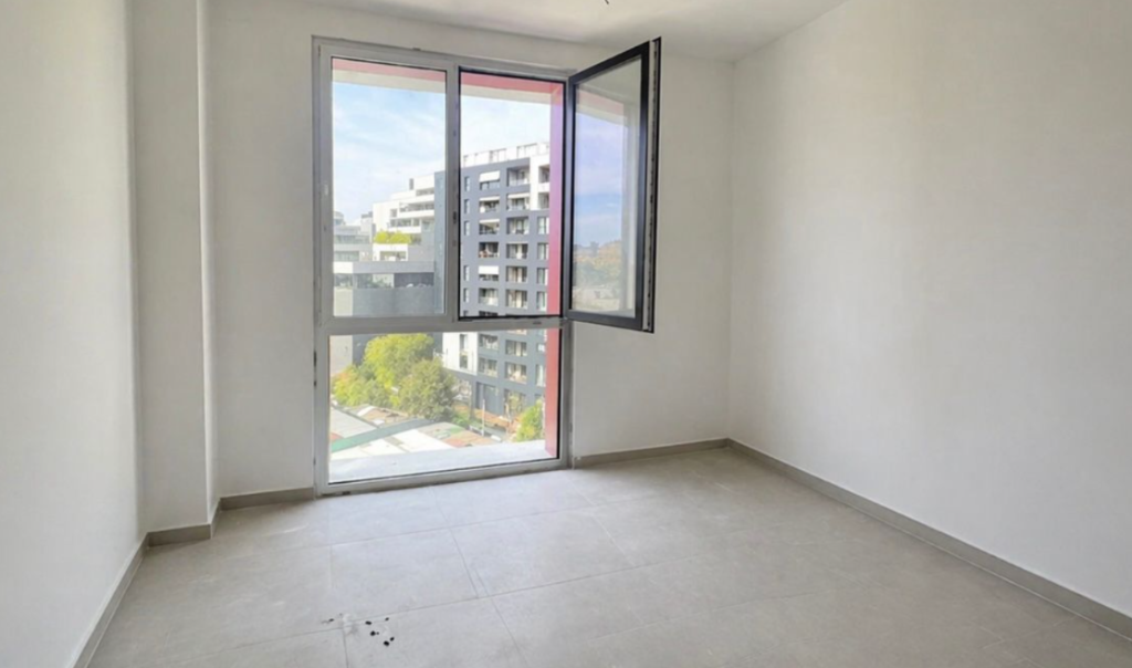 🏢 AMBIENT PËR ZYRA ME QIRA – FARMACIA 10