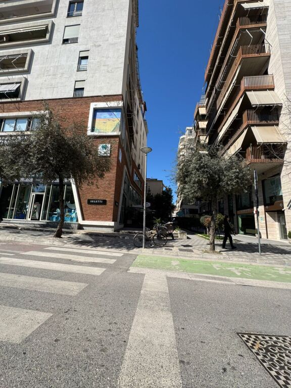 NEGOZIO IN VENDITA A GARDA BLLOK