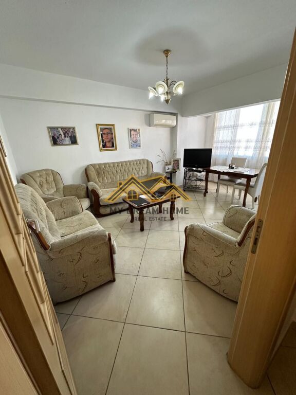 Apartament 2+1 në shitje te Rruga e re e Portit!