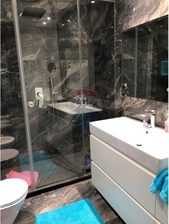 Apartament - Për Shitje - Rruga Dhimitër Konomi, Vlorë