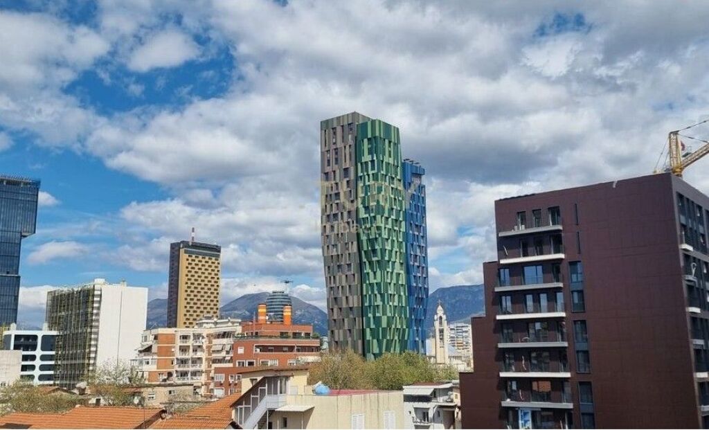 Hotel në Shitje në Myslym Shyri, Tiranë - 527.5m nga SHESHI SKENDERBEJ !