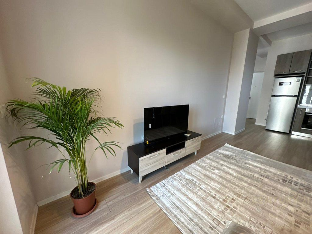 Jepet me qira apartament 1+1 tek Kompleksi Magnet, në zonën e 21 Dhjetorit.