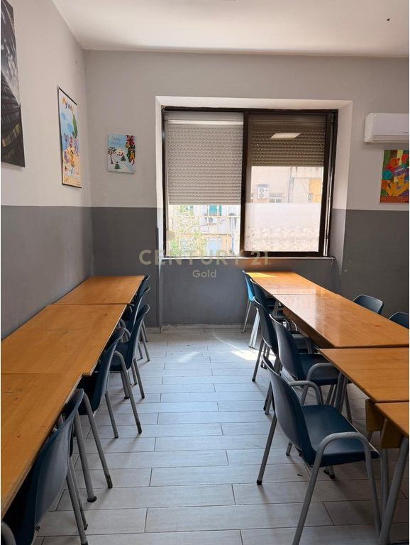 Jepet me qira Apartament 3+1 ne zonen me te kerkuar te tiranes. Ish Blloku , prane sheshit Willson