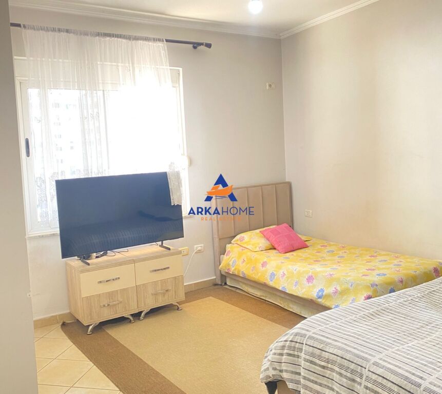 SHITET APARTAMENT 2+1+2+VERANDË "TE UNAZA E RE" 1900000 LEKE