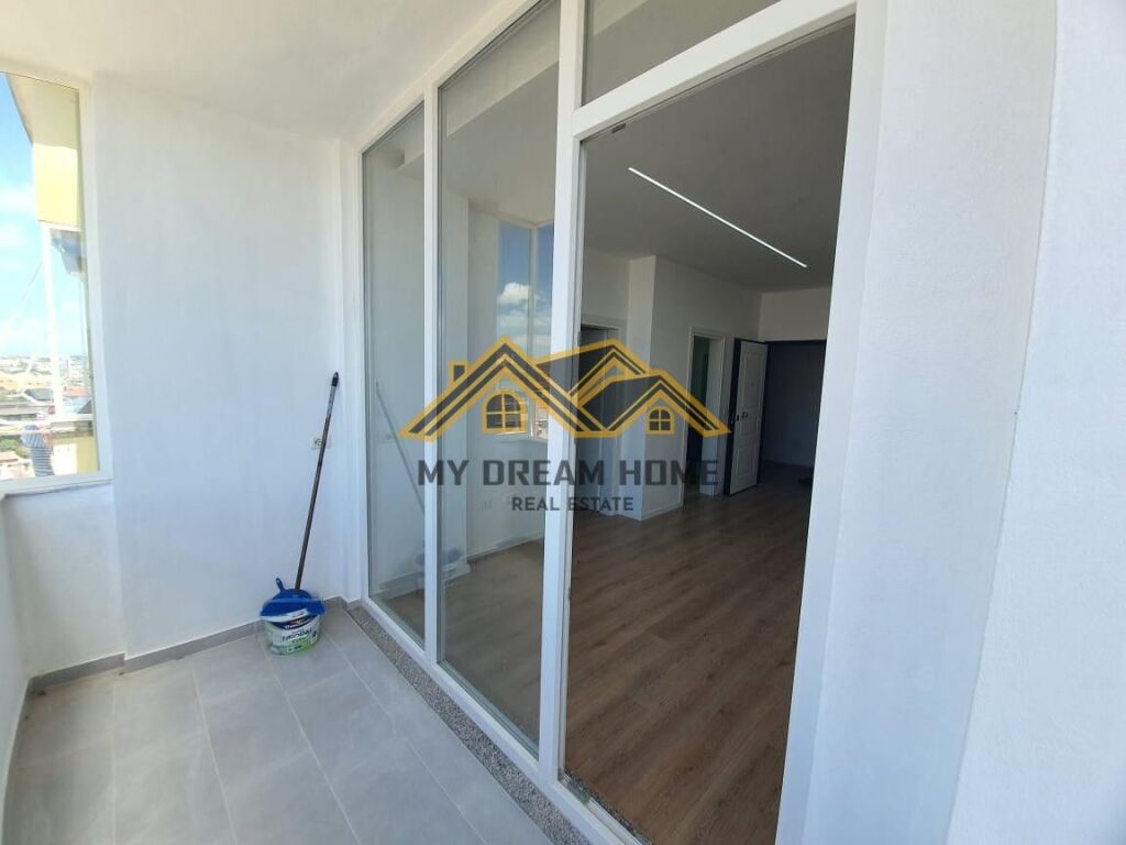 Shitet apartamenti 1+1 me pamje nga deti, Rrota e kuqe