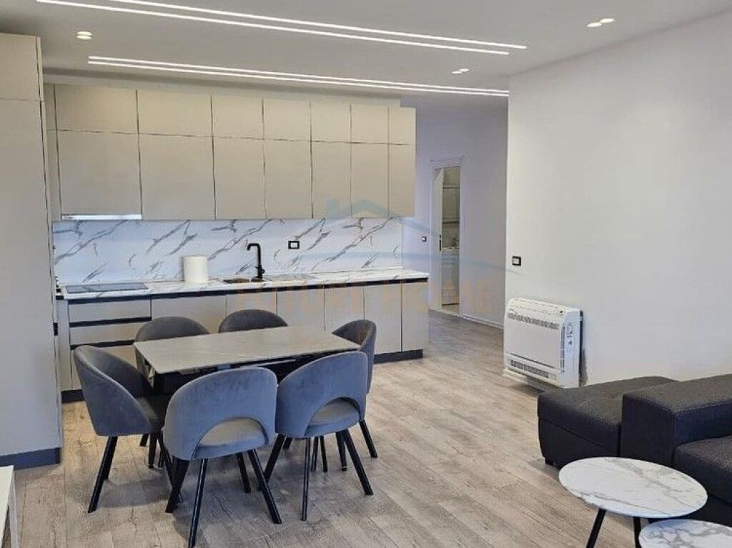 Shitet, Apartament 2+1+2 , Kompleksi Ndregjoni, Jordan Misja.