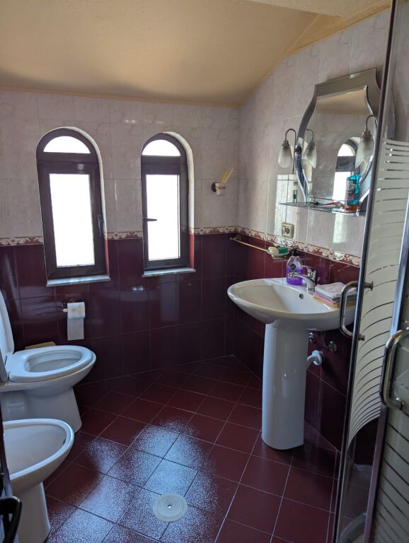 Shitet vile, Rruga Robert Naci, Don Bosko