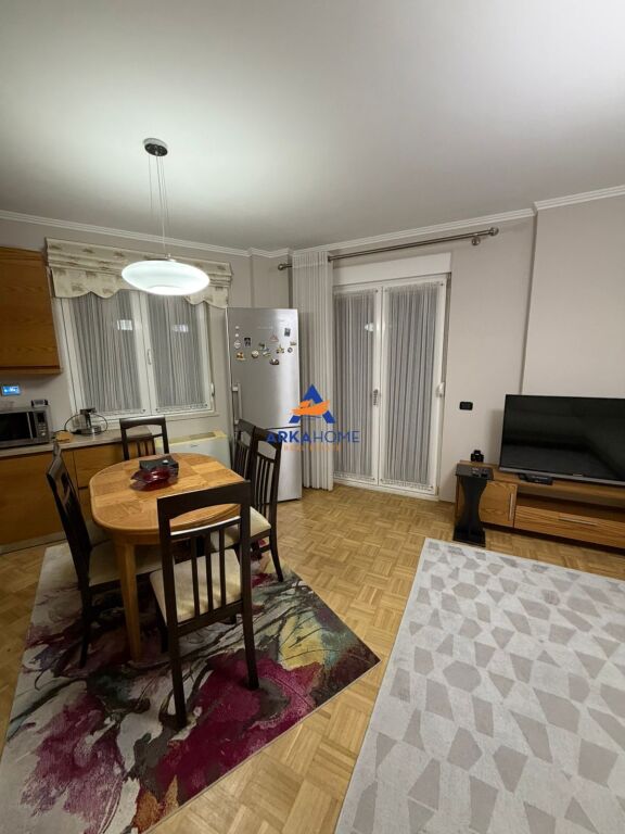APARTAMENT ME QERA 2+1+BALLKON "SHESHI WILLSON" 950 EURO
