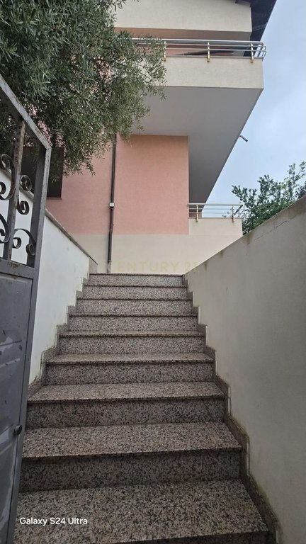 SHITET VILE NE QENDER TE DURRESIT !!!!!!!!!