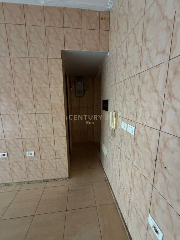 JEPET DYQAN ME QIRA PRANE MARKATES, DURRES !