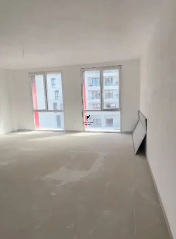 ZYRE ME QERA 148 M2 RRUGA E DIBRES 90.000 LEKE