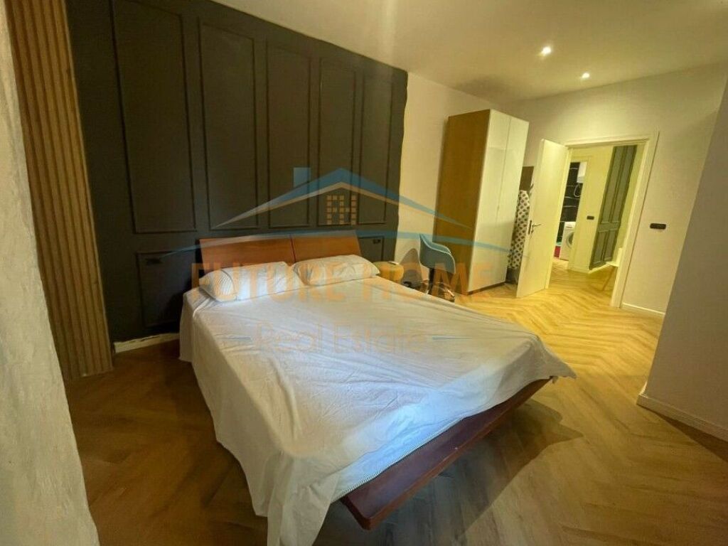 Shitet, Duplex 2+1+2, Myslym Shyri