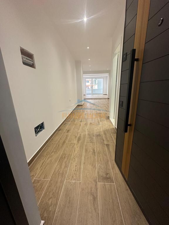 Shitje, Apartament 2+1+2, Stacioni i Trenit, Tirane.