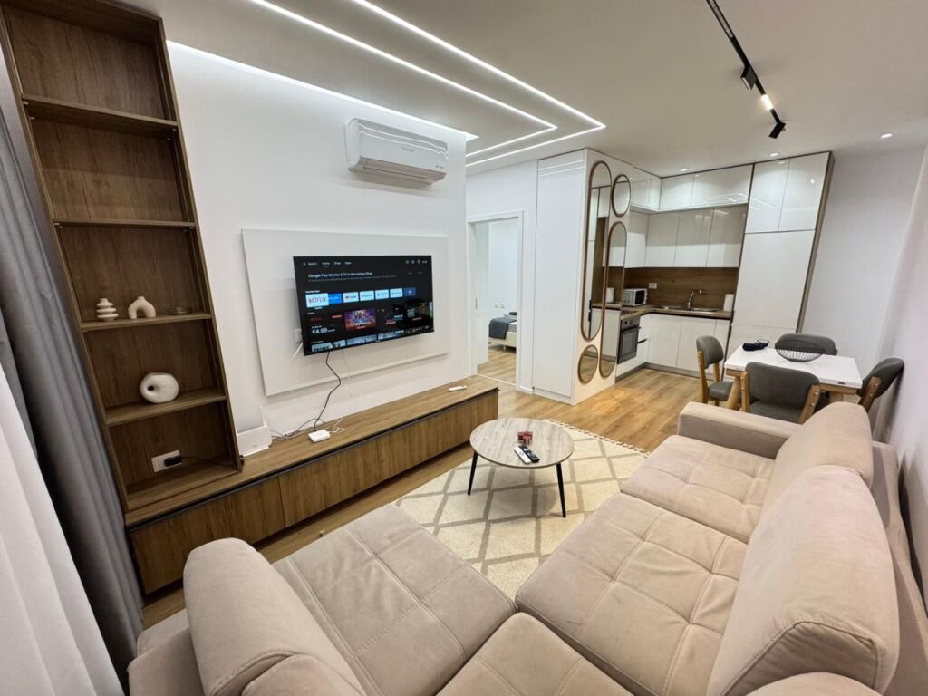 ✨ Appartamento 2+1 in affitto con parcheggio 🚗  📍 Indirizzo: Ali Demi, Complesso Kadiu 💰 Prezzo: 600.000 lek (incluso parcheggio)