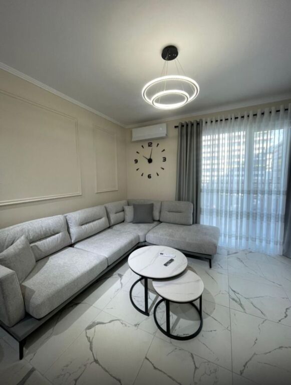 Jepet me qera apartamenti 1+1 ,tek Univers City 40.000 lekë