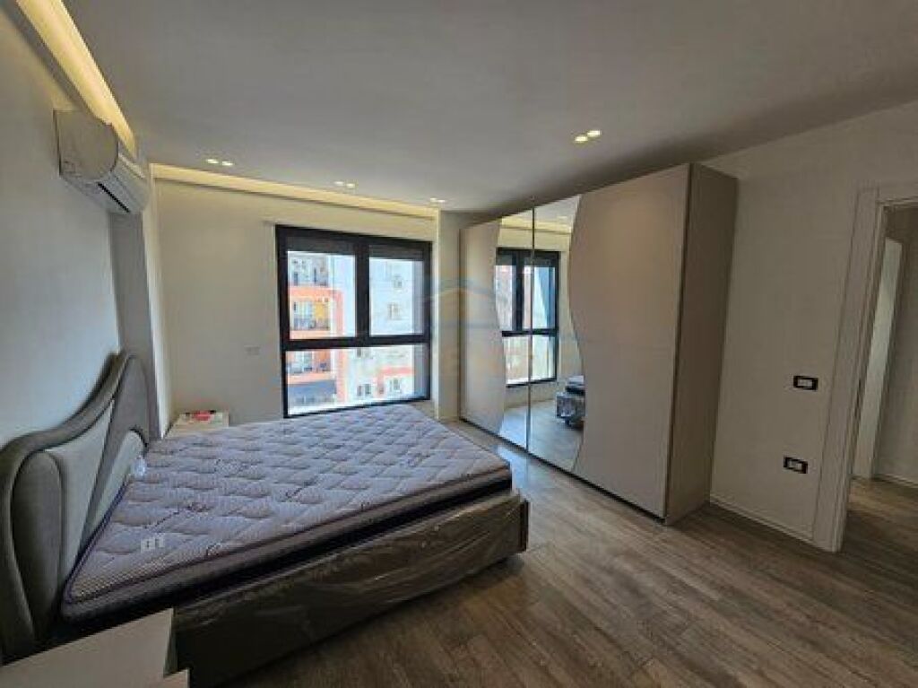 Shitet, Apartament 2+1+2 , Kompleksi Ndregjoni, Jordan Misja.