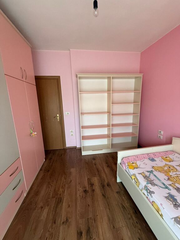 Jepet Me Qera Apartament 3+1+2 Ballkone