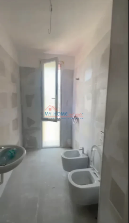 Zyre me qera Rruga e Dibres ne Tirane