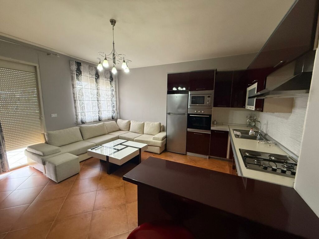 Jepet Me Qera Apartament 3+1+2 Ballkone