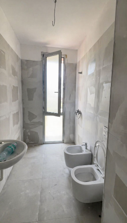 🏢 AMBIENT PËR ZYRA ME QIRA – FARMACIA 10