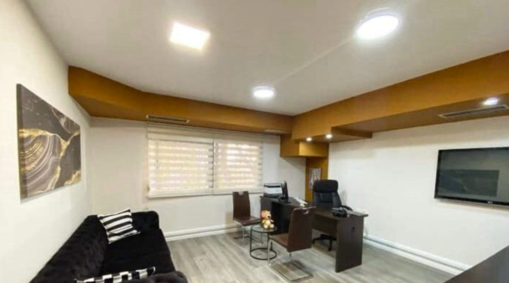 🏢 AMBIENT ME QIRA – RR. SAMI FRASHËRI, PRANË SHKOLLËS “PETRO NINI LUARASI”