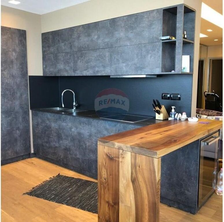 Apartament - Për Shitje - Rruga Dhimitër Konomi, Vlorë