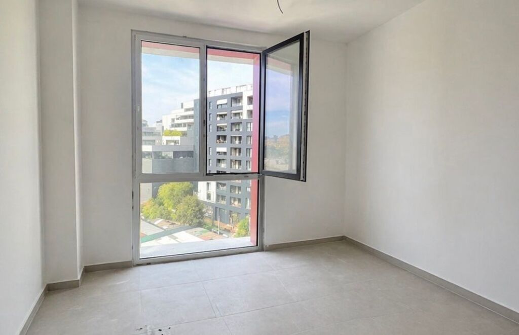 🔥  Ambient për Zyra me Qira – Farmacia 10