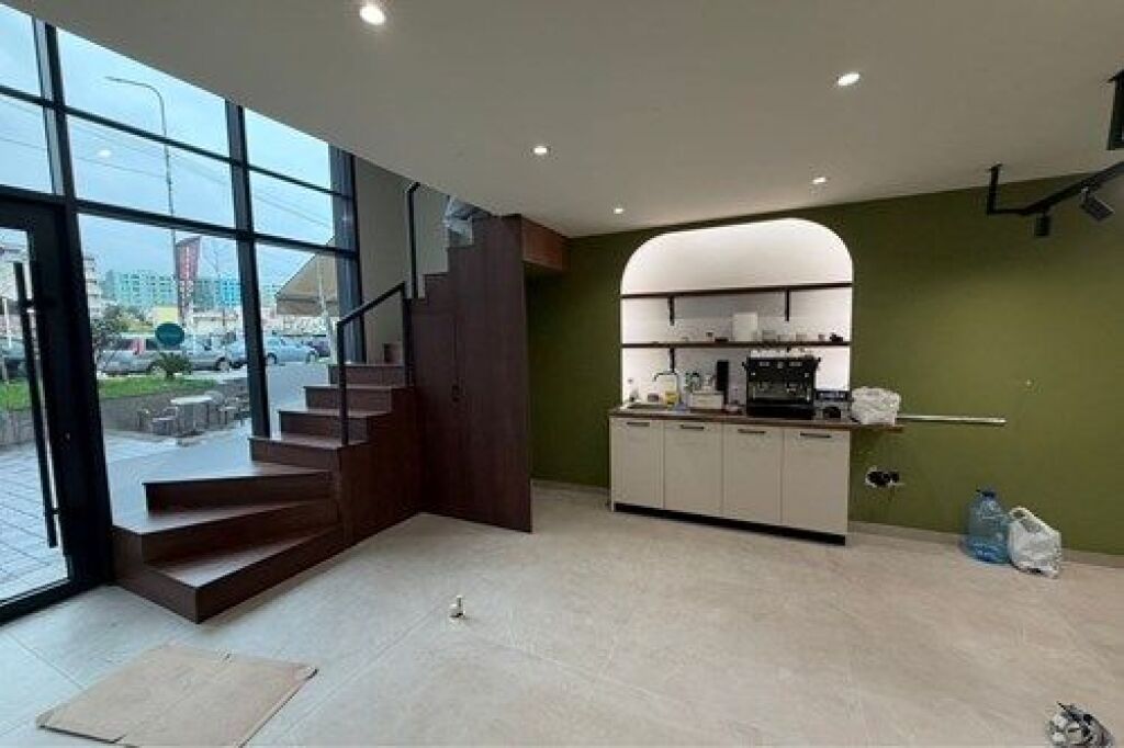 JEPET ME QERA, AMBJENT BIZNESI,PORCELAN, TIRANE(530581007-181)
