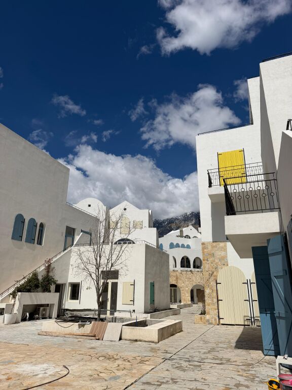 🏡 Shitet Apartament 1+1 – Santorini Residence, Dhërmi 📍