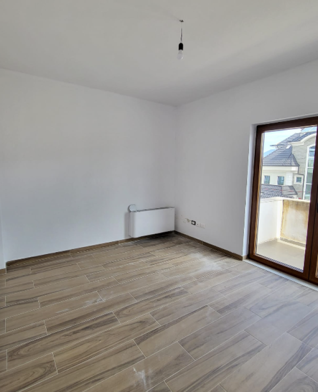 🏡 VILË ME QIRA – PRANË TEG