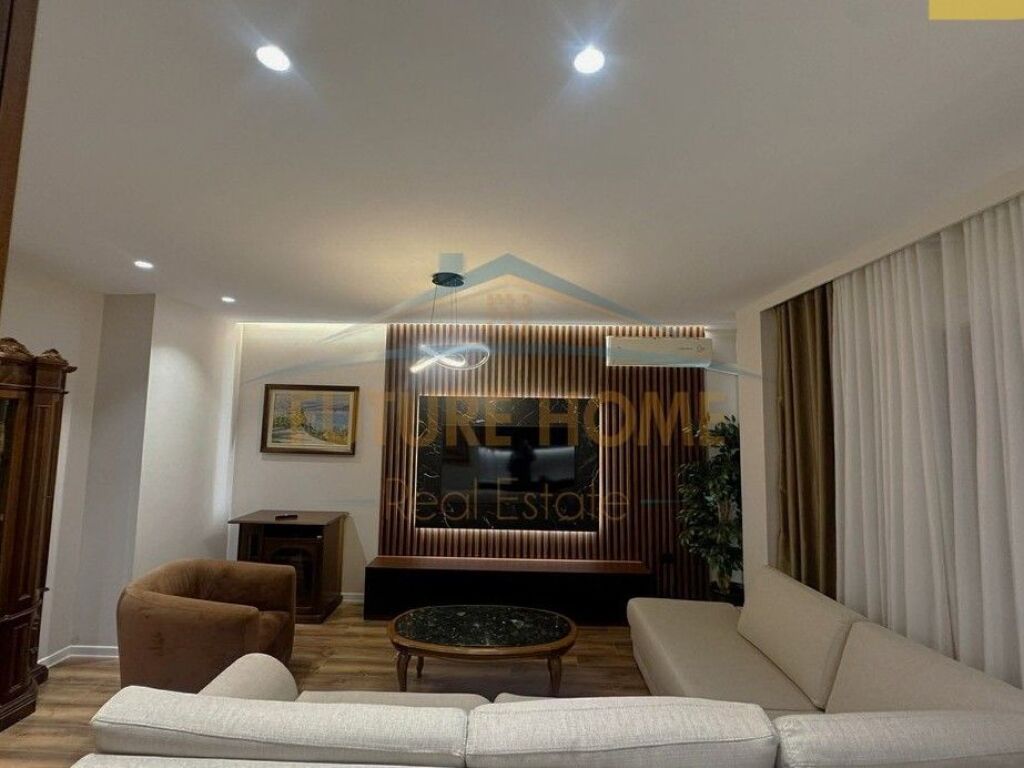 In vendita, Appartamento 2+1+2, Via Mine Peza, Tirana