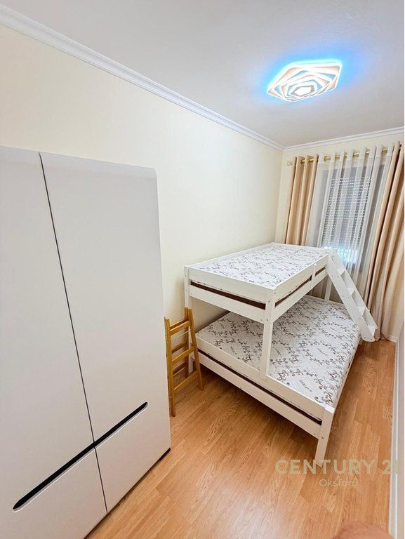 APARTAMENT 2+1 ME QIRA, TEK RRUGA E KOSOVARËVE!