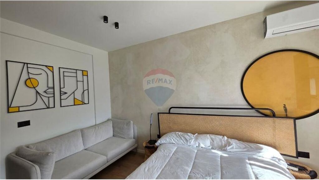 Shitet Garsoniere + Apartament 1+1 në Lungomare