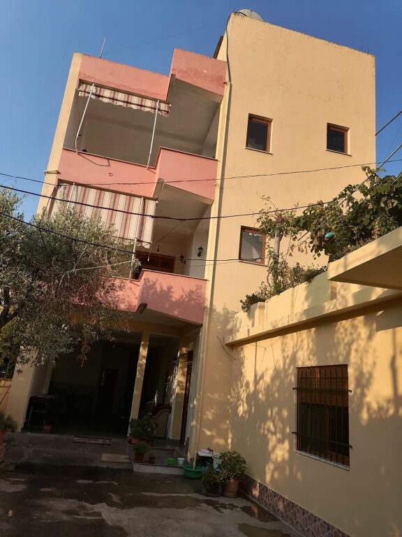 SHITET SHTEPI PRIVATE NE DURRES (PLAZH)